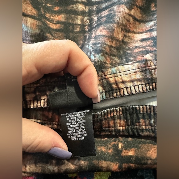 Gorgeous fun print skirt - Picture 2 of 3